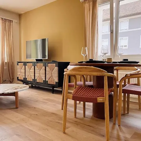 Central With Luxury Style & Netflix! 아파트 *